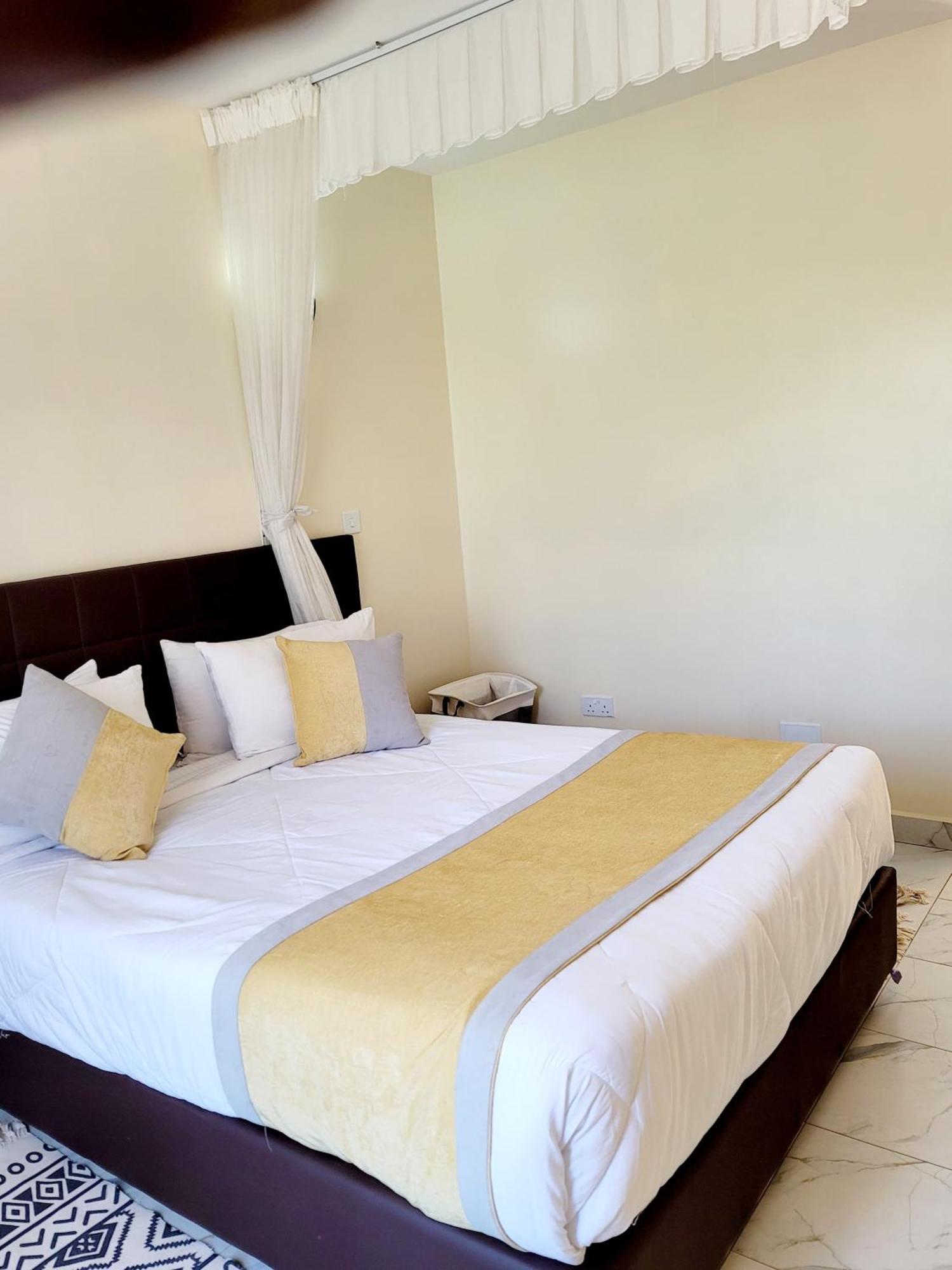 Bed & Breakfast United Kenya Club