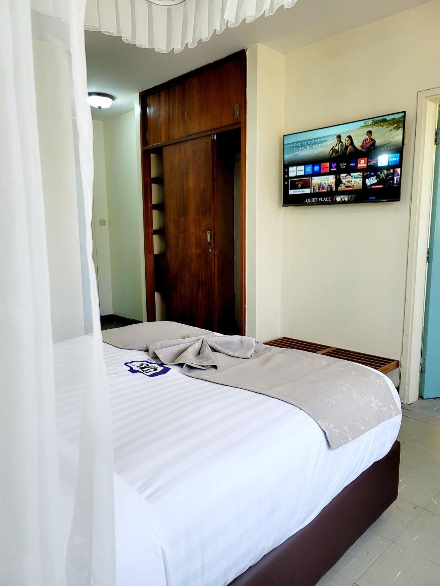 United Kenya Club Bed & Breakfast 3*