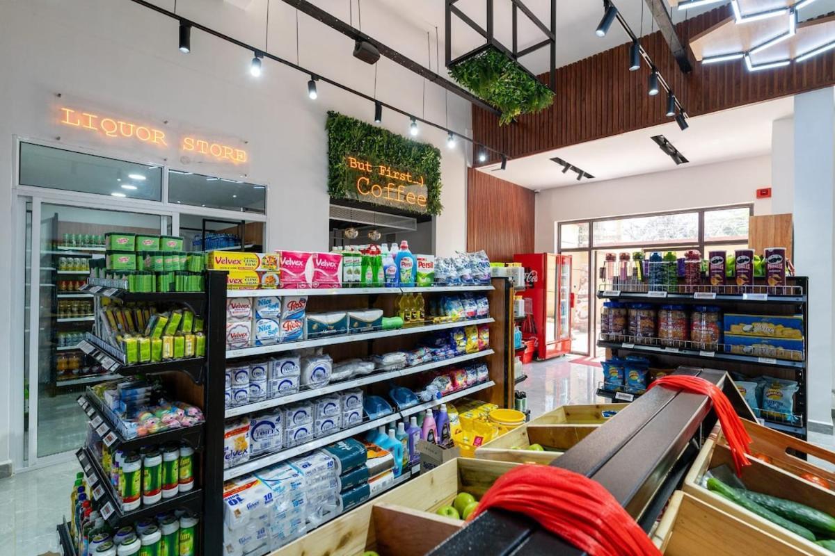 Plushy Nivla Haven With Pool,gym And Mini Mart Yaya