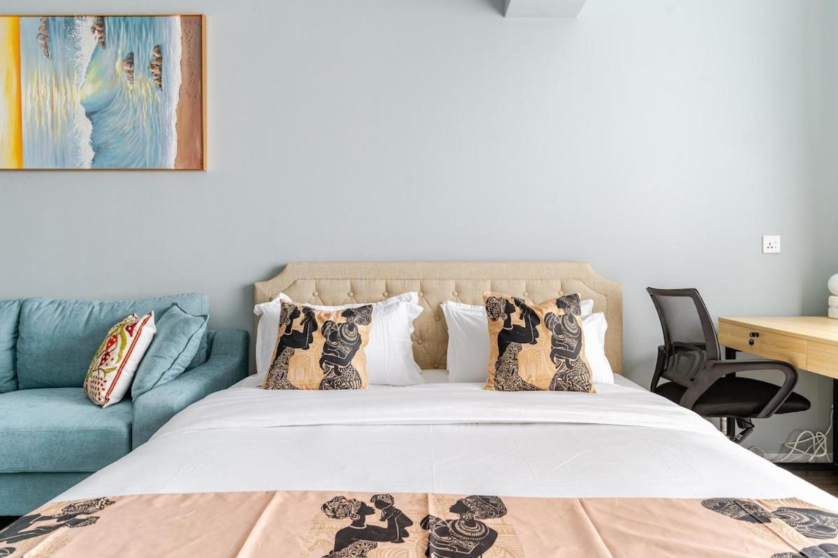 Plushy Nivla Haven With Pool,gym And Mini Mart Yaya Apartment
