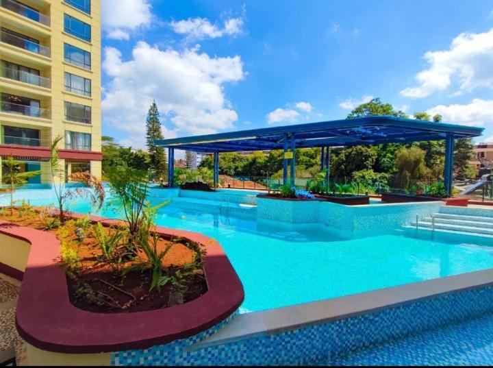 Apartment Sumptuous Nivla Yaya Center,gym,pool And King Bed *