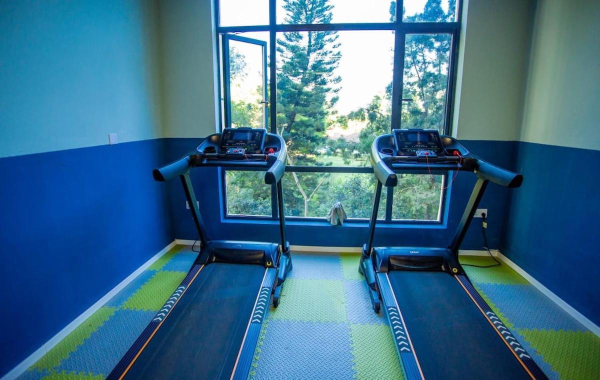 Sumptuous Nivla Yaya Center,gym,pool And King Bed Apartment *