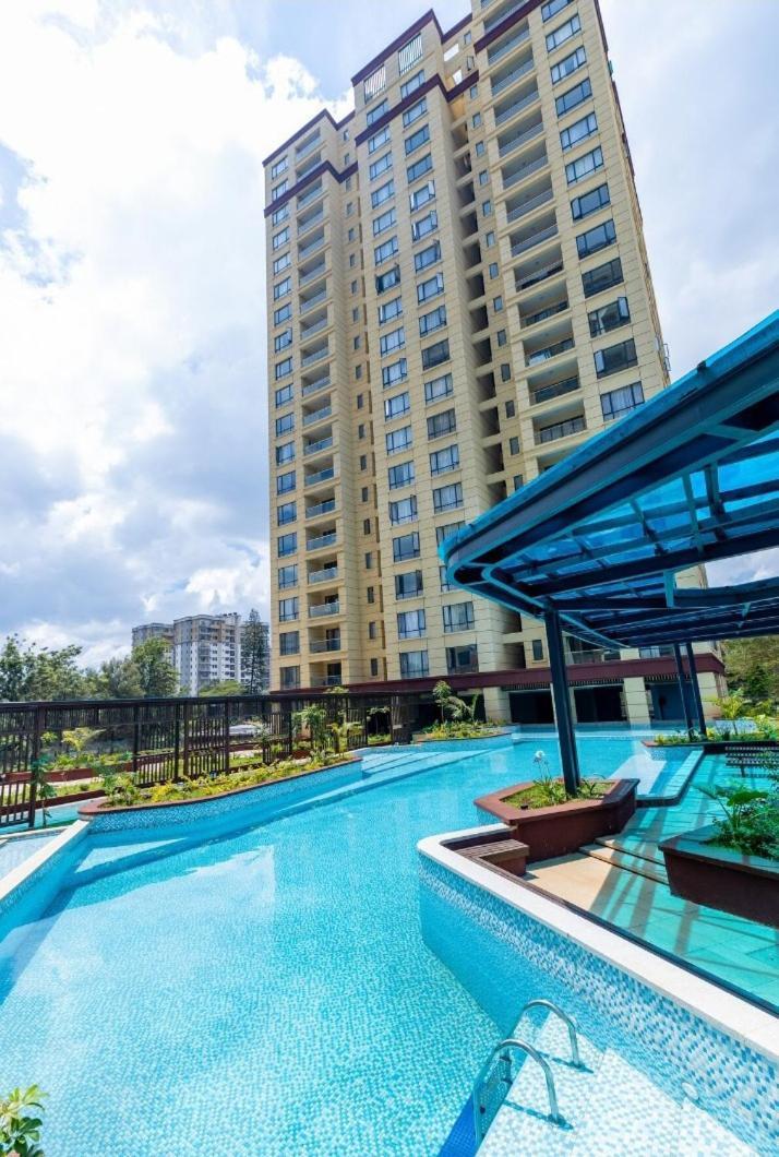 Apartment Sumptuous Nivla Yaya Center,gym,pool And King Bed *