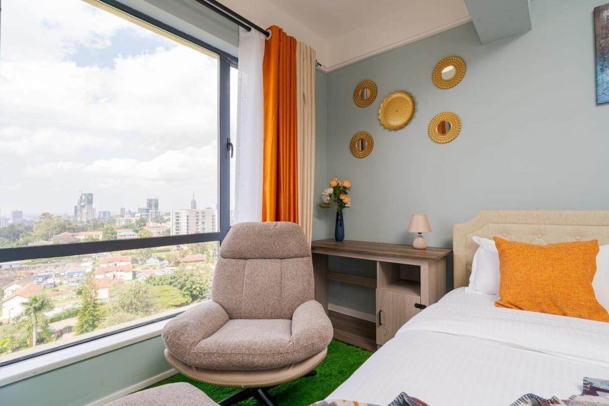 Sumptuous Nivla Yaya Center,gym,pool And King Bed