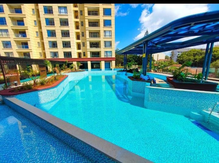 Sumptuous Nivla Yaya Center,gym,pool And King Bed Apartment Nairobi