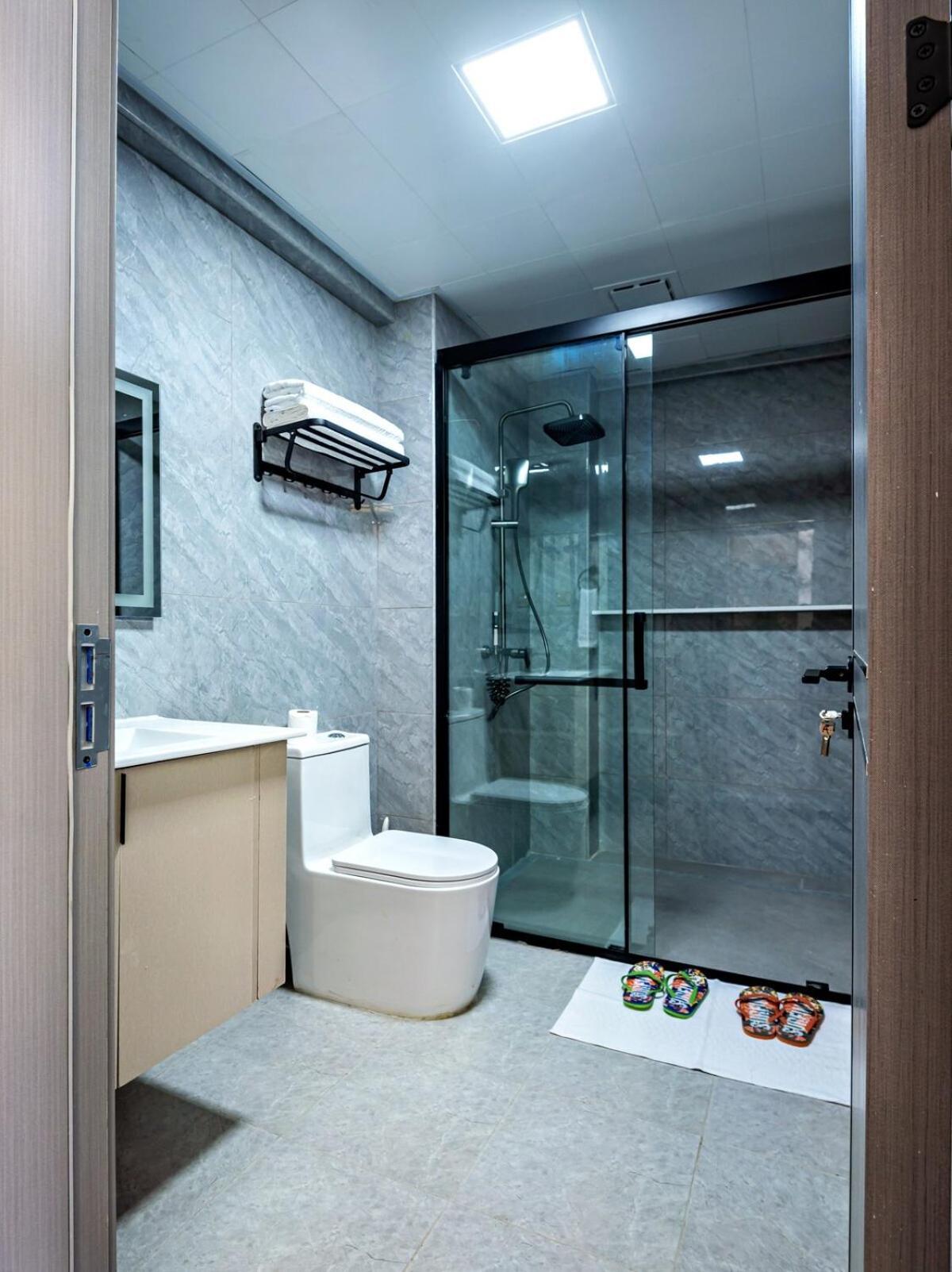 Cozy, Kileleshwa, 1 Bedroom Furnished Apartment Nairobi