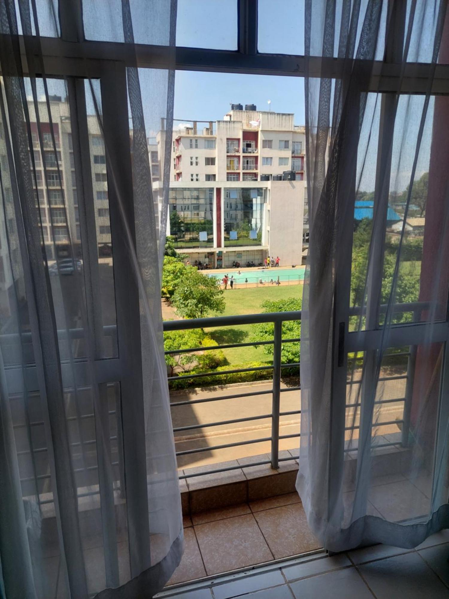 Cosy With A Swimming Pool, Free Parking Apartment *