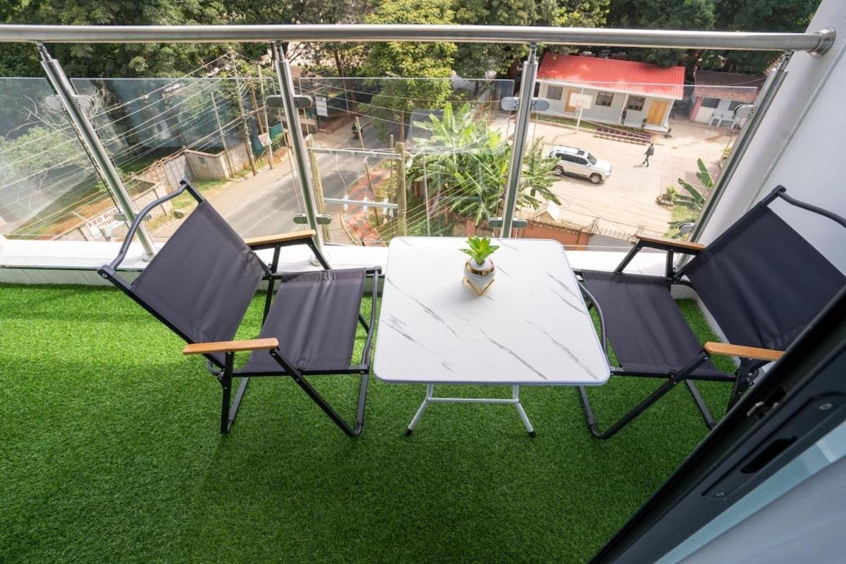 Nivla Executive Cozy Haven With Gym And Balcony