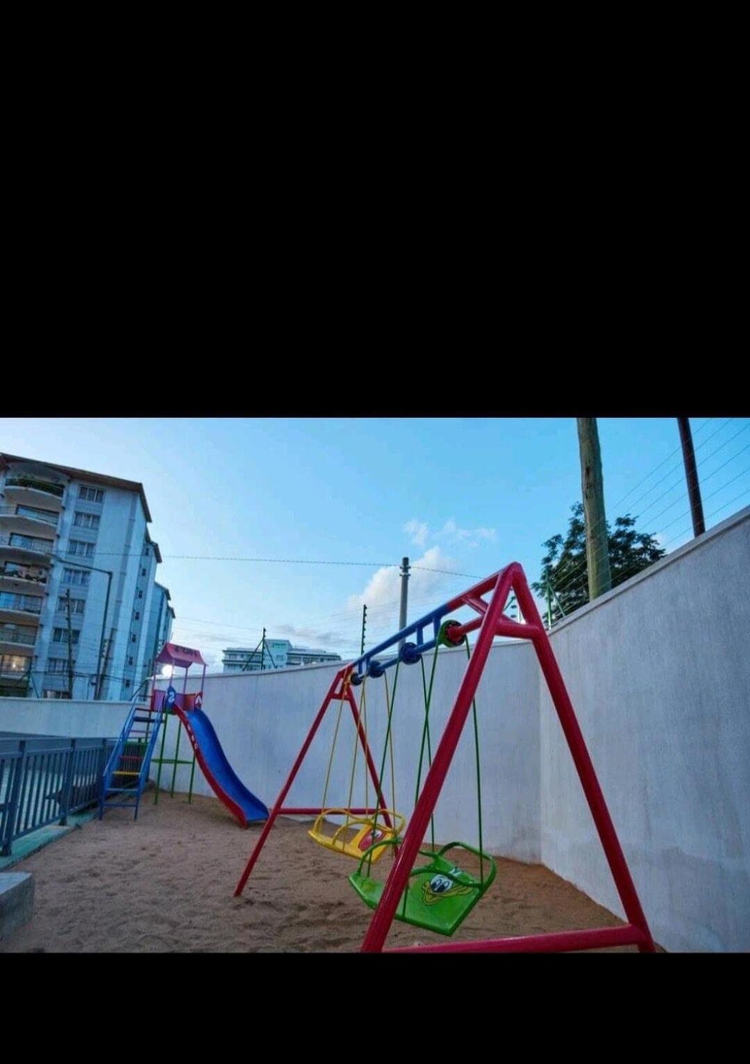 Nivla Executive Cozy Haven With Gym And Balcony Apartment *