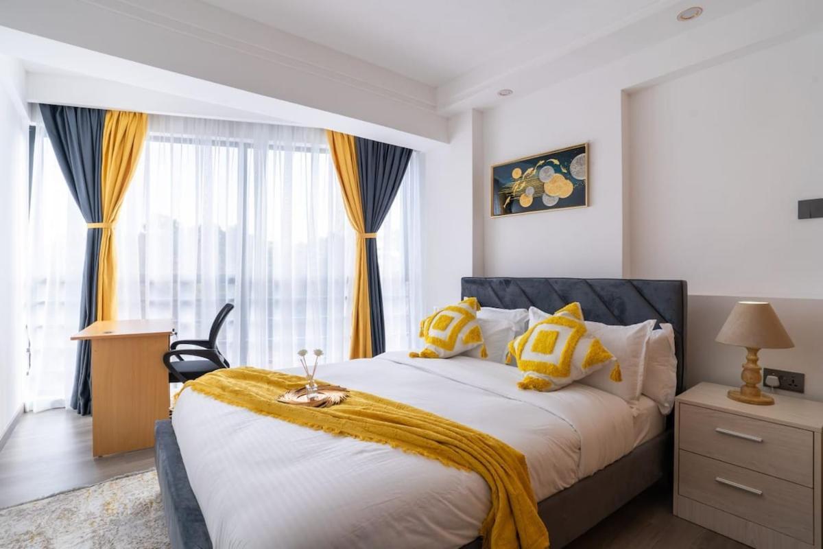 Nivla Executive Cozy Haven With Gym And Balcony
