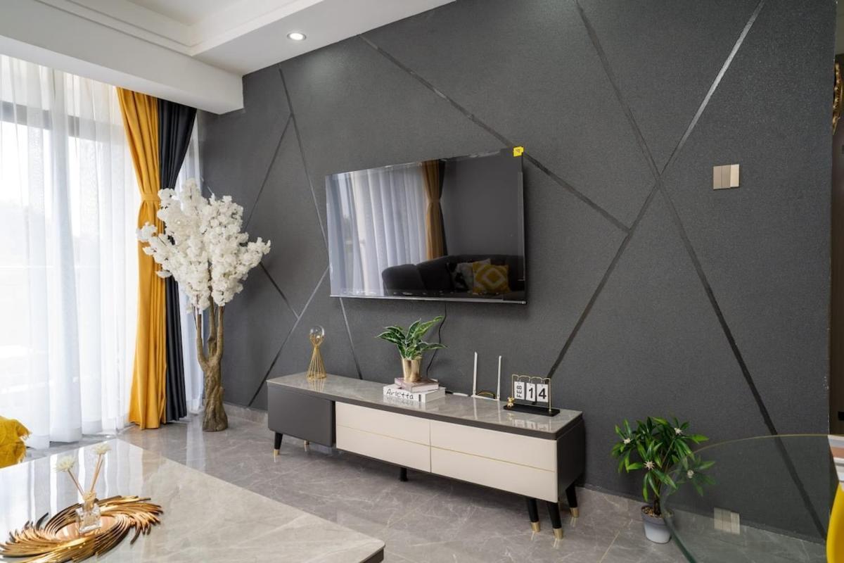Apartment Nivla Executive Cozy Haven With Gym And Balcony