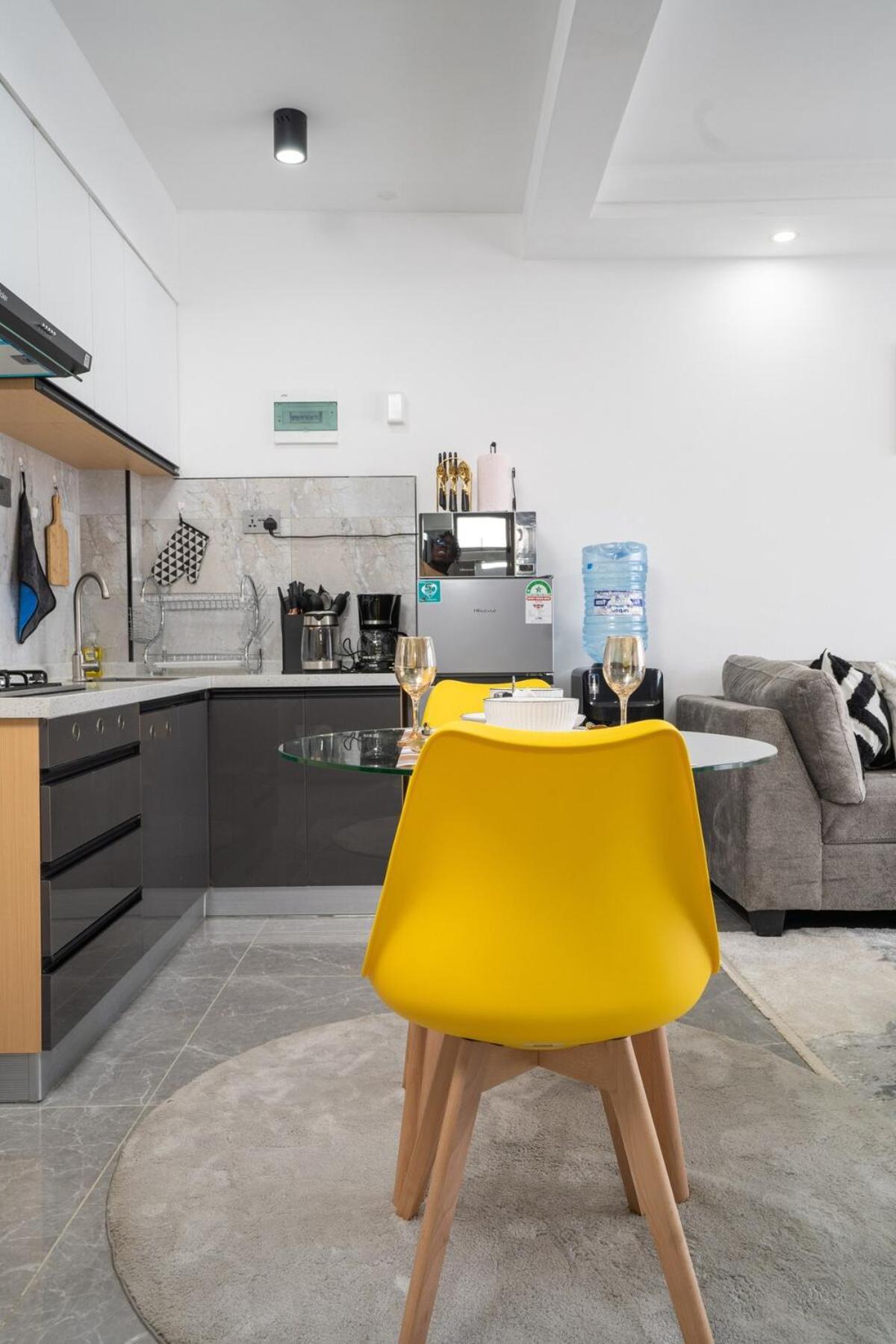 Nivla Executive Cozy Haven With Gym And Balcony *