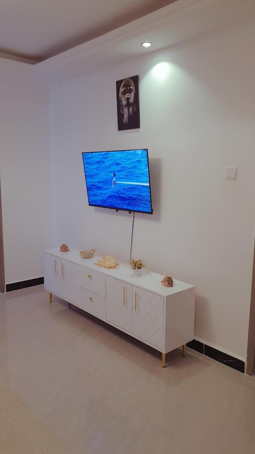 Spacious, Cozy 2 Bedroom Apartment