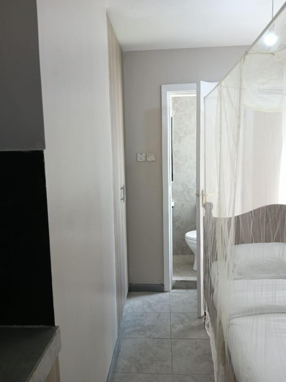 Guest house Tsavo Dulexe Homes