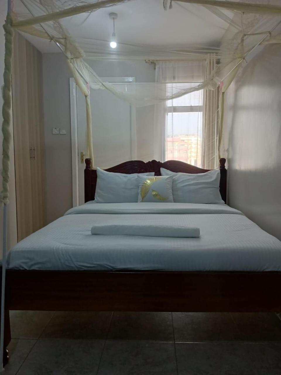 Guest house Tsavo Dulexe Homes