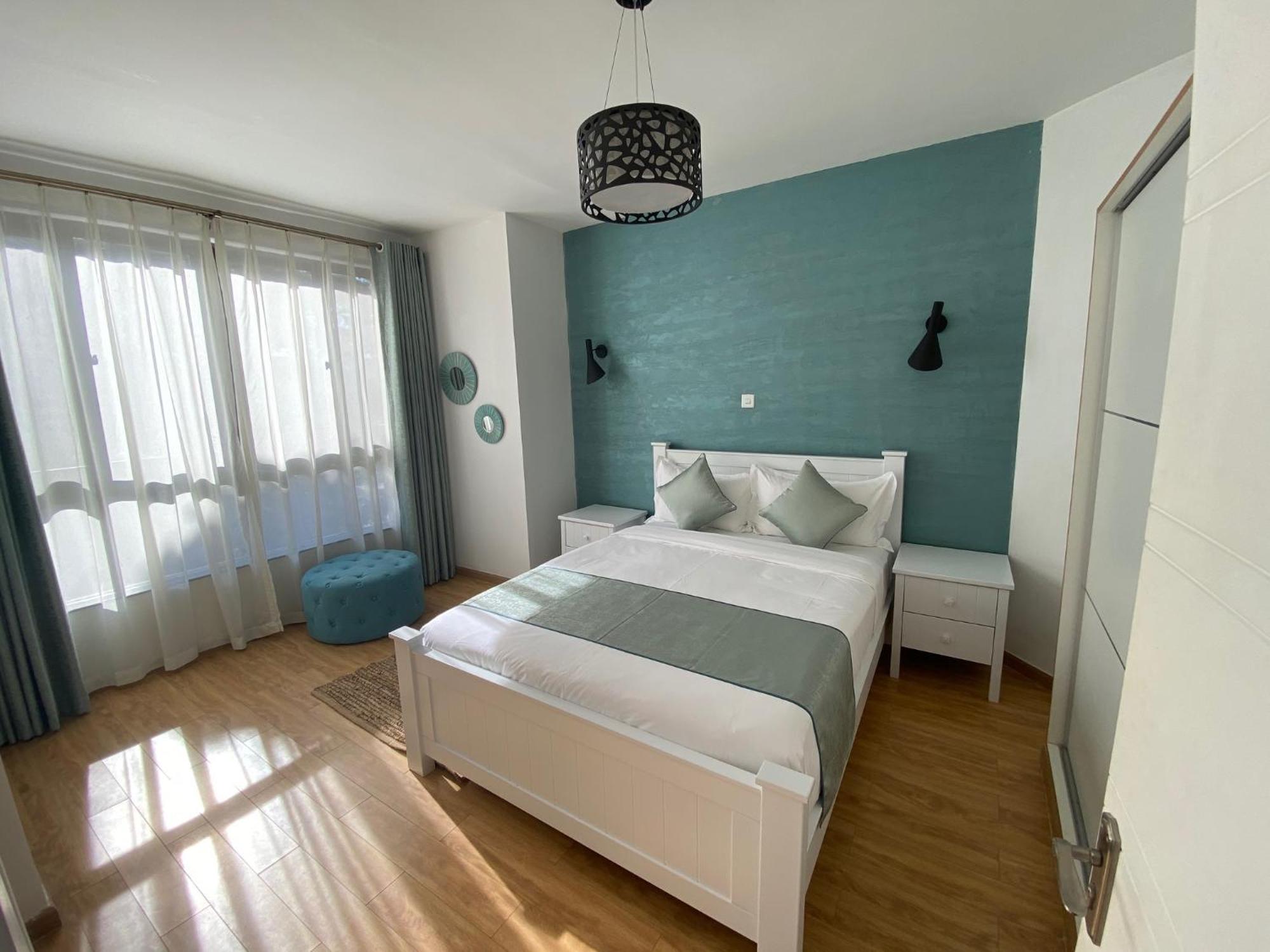 Chic 1 - Bedroom Retreat *