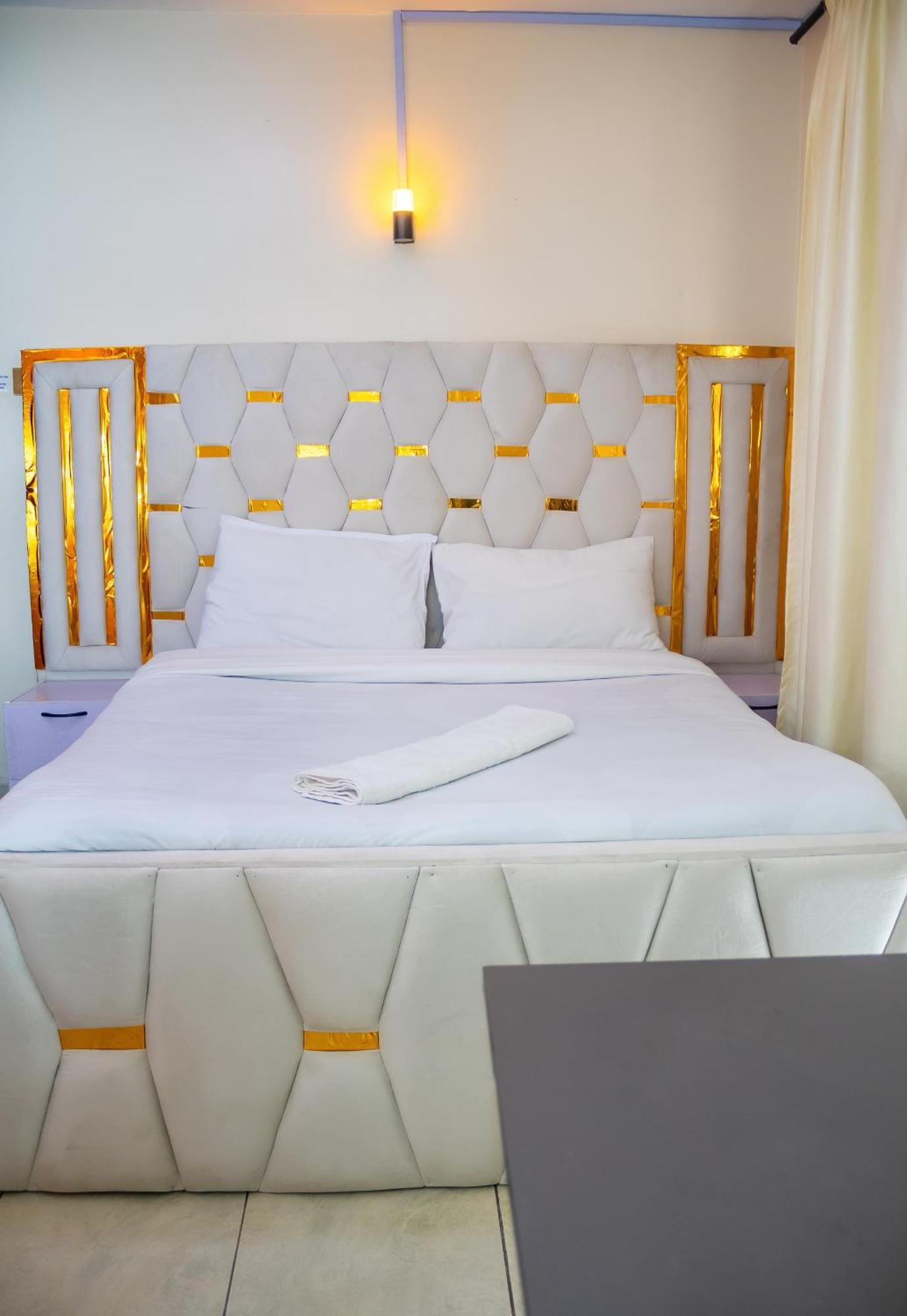 Apartment Luxury Two Bedroom Master & *