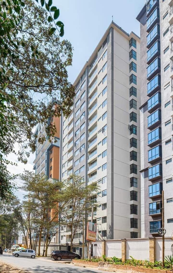 Luxurious 1bedroom In Kilimani, Equipped Gym, Serviced Lift, Speedy Wifi, Garden Views, Kids Play Area, Proximity To Yaya Centre Shopping Malls, Restaurants And Bars Apartment