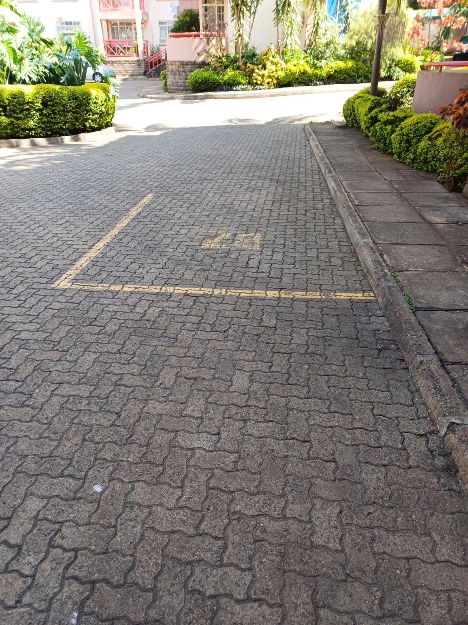 Homely 1 Bedroom With A Balcony, Westlands Apartment *