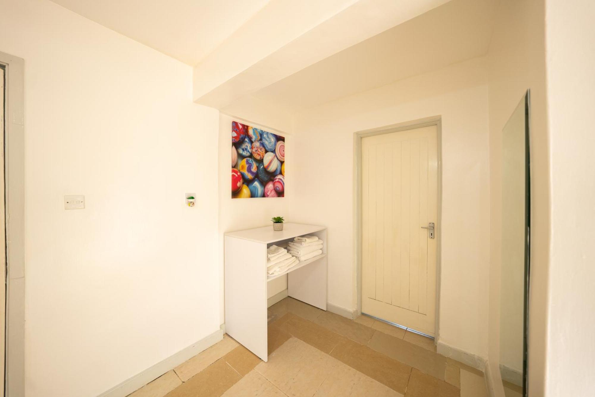 Arabella Luxe Near Waterfront Mall - Karen *