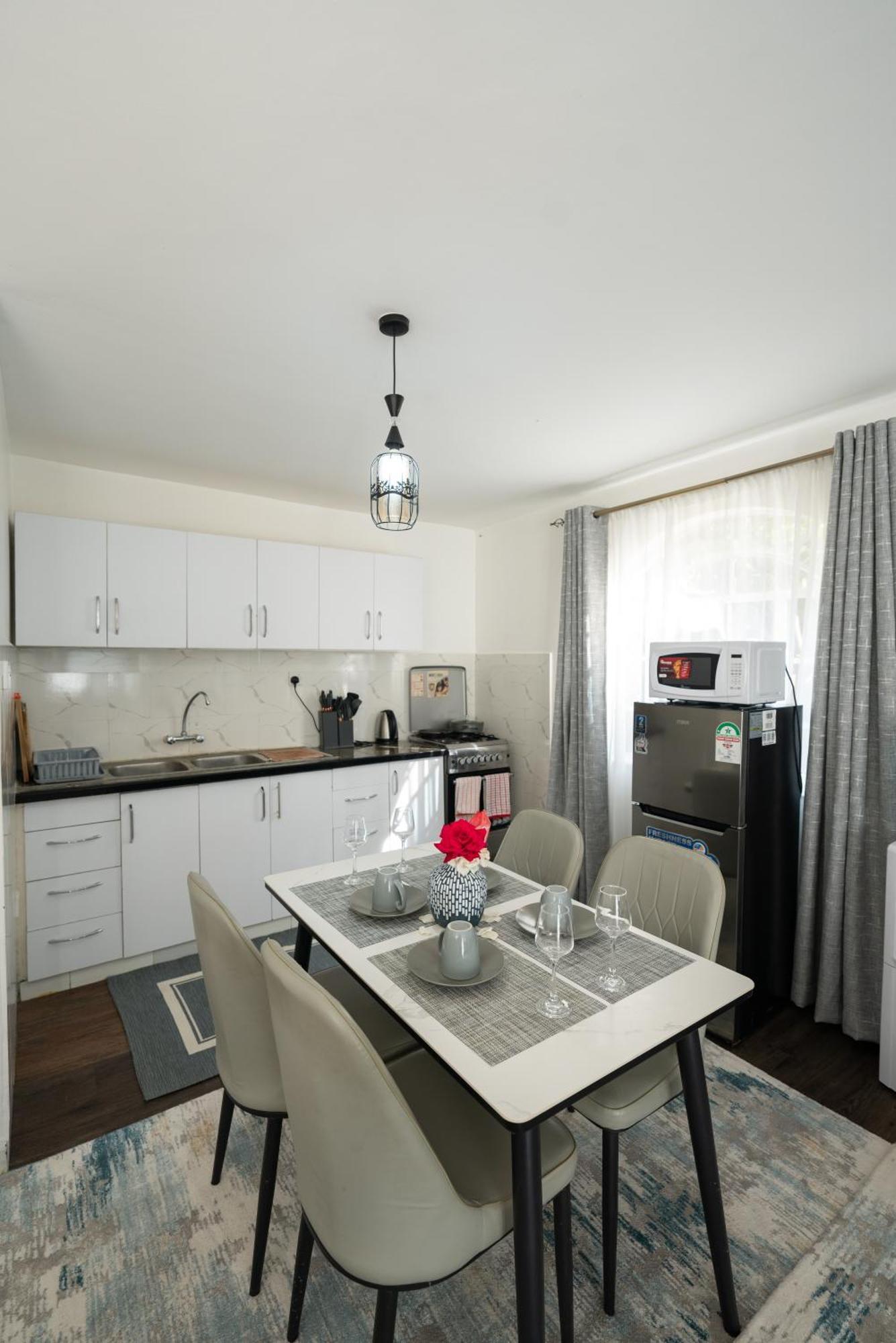 Arabella Luxe Near Waterfront Mall - Karen *