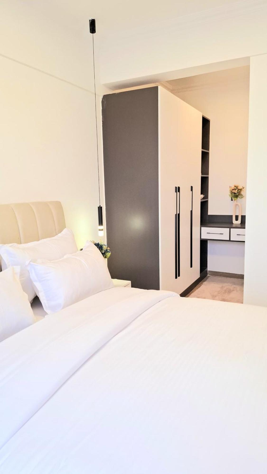1 Bedroom Westland Apartment *