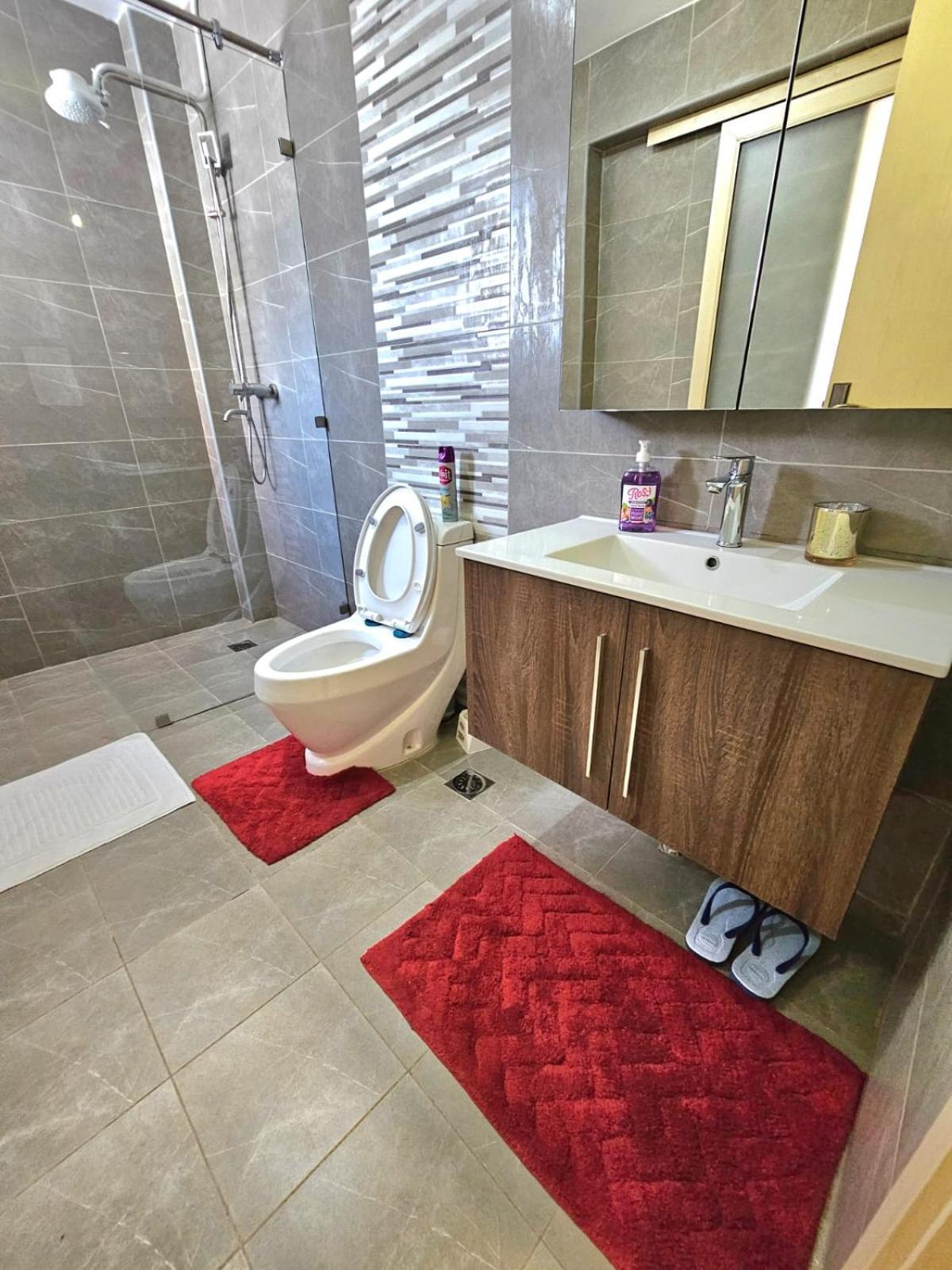 Royal Magnificent With Well Equipped Gym,heated Swimming Pool, Private Parking Space, Children Play Area And Unbeatable Views Apartment Nairobi