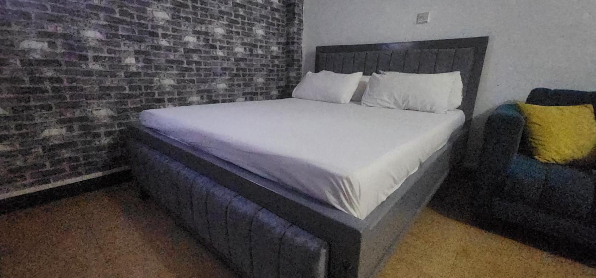 Near Cbd With Rooftop Pool Apartment *
