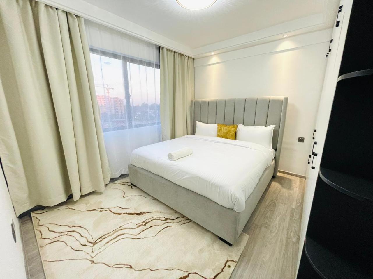 Alina Ridge * Nairobi