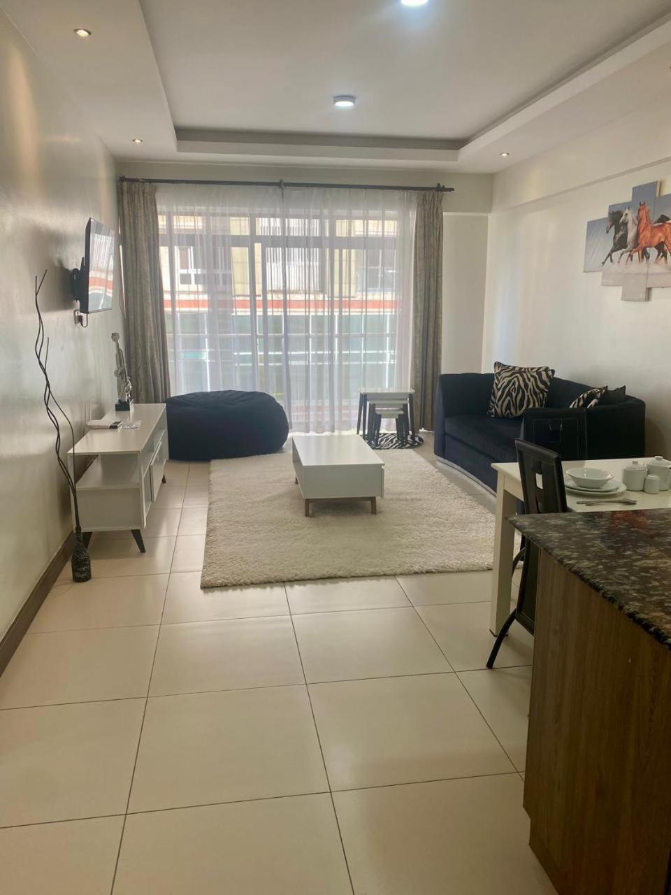 Apartment Luxurious One Bedroom Apartment, Kilimani-nairobi Kenya By Sana Sana