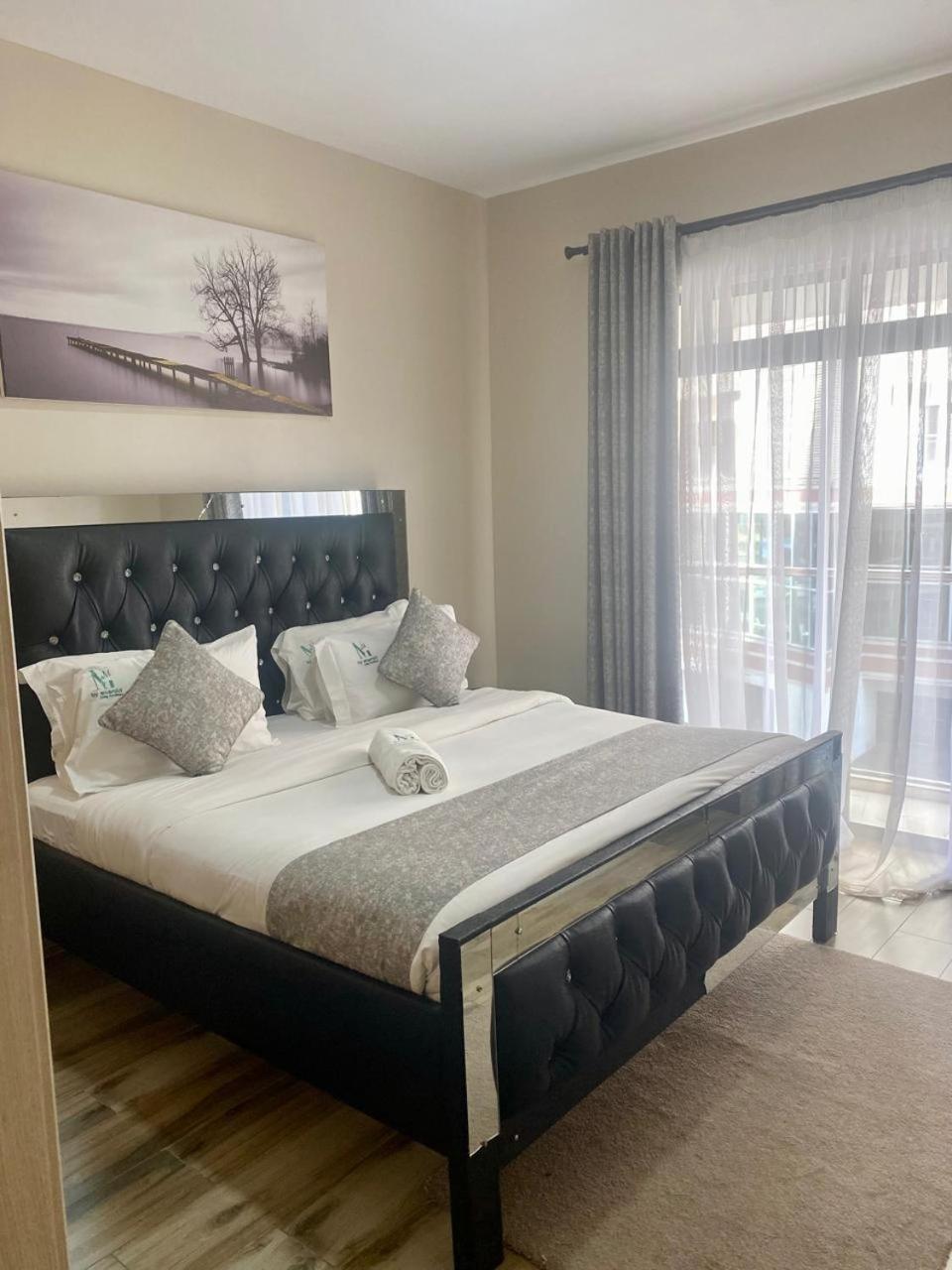 Apartment Luxurious One Bedroom Apartment, Kilimani-nairobi Kenya By Sana Sana Nairobi