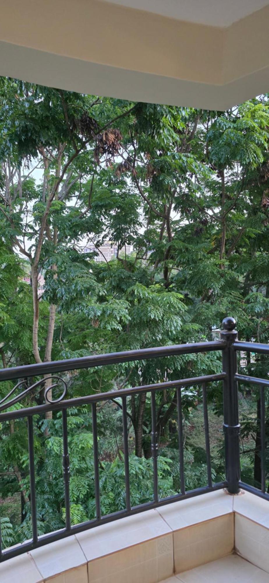 Serene And Spacious Near Un