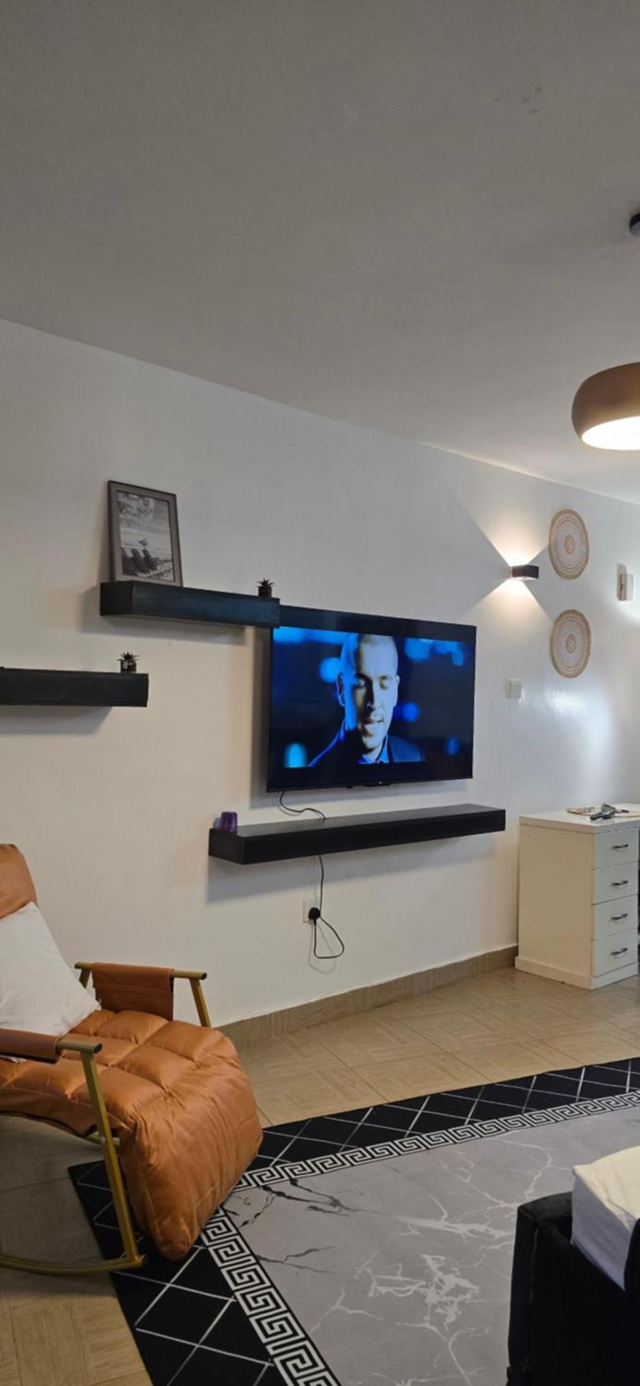 Serene And Spacious Near Un Apartment *