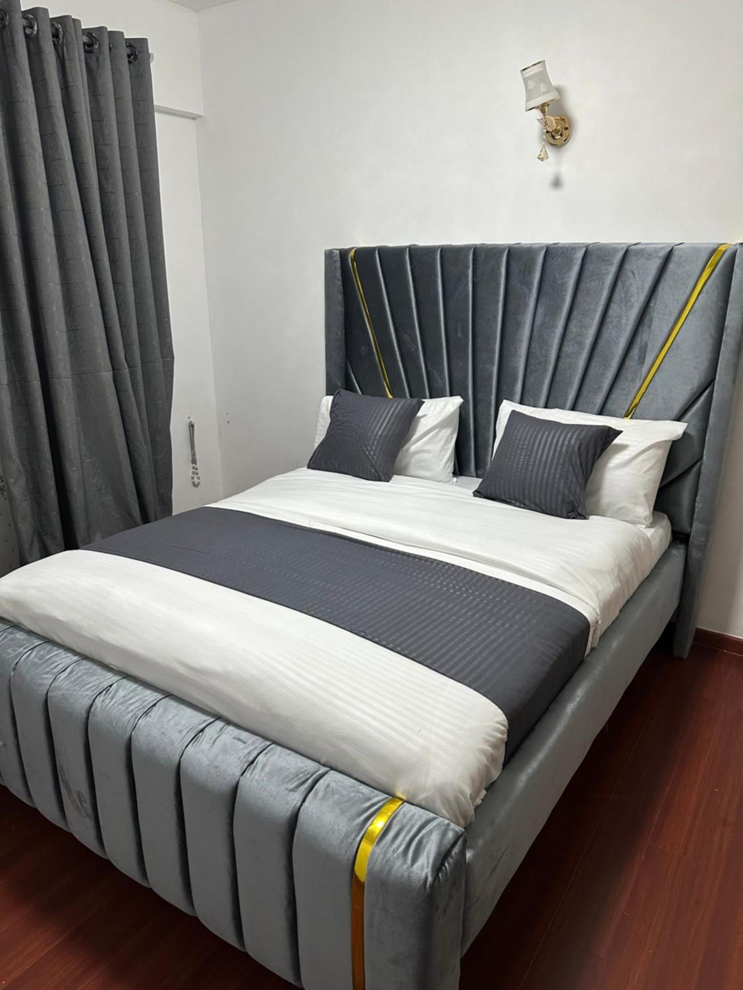 4 Bedrooms Luxurious Apartment