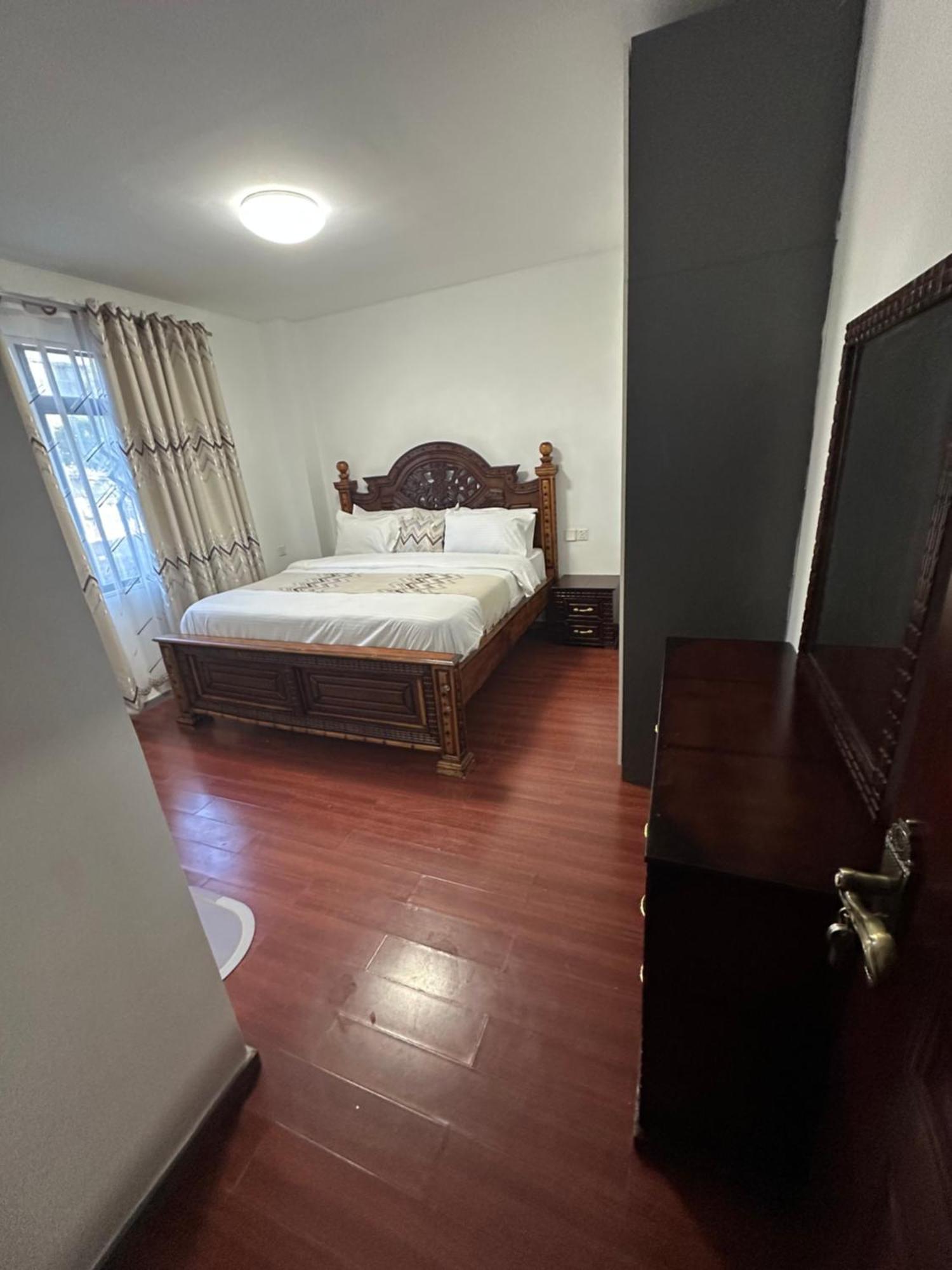 4 Bedrooms Luxurious Apartment *