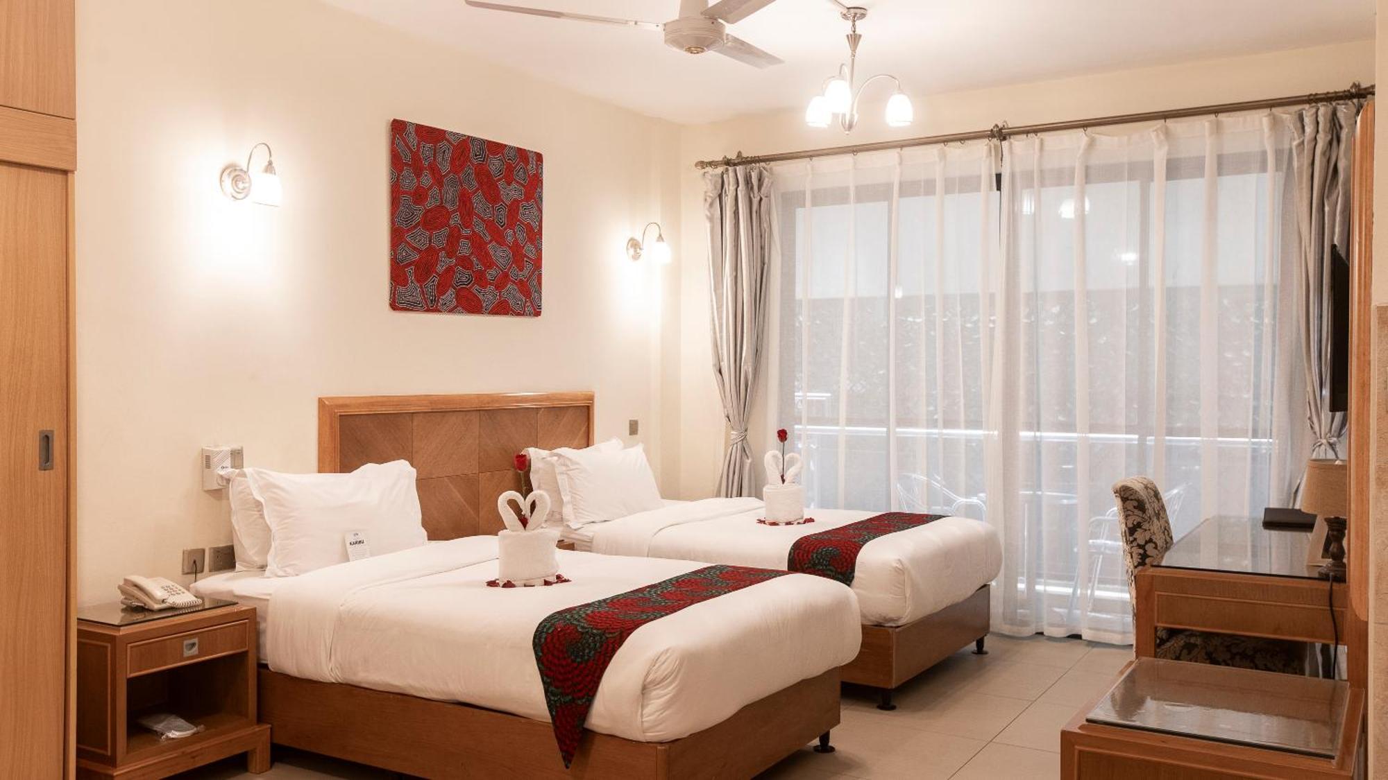 Hotel Lotos & Suites, 4*