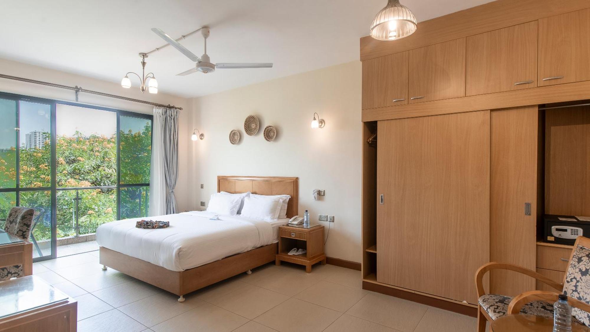Lotos & Suites,