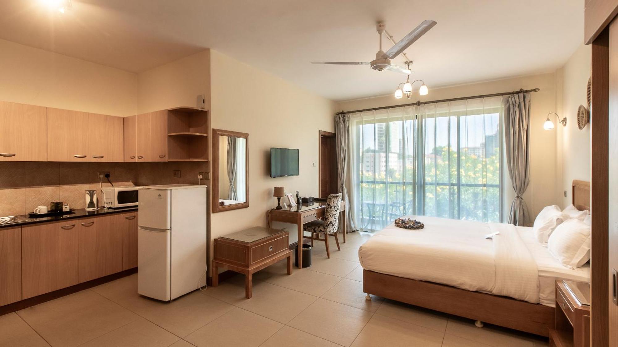 Lotos & Suites,