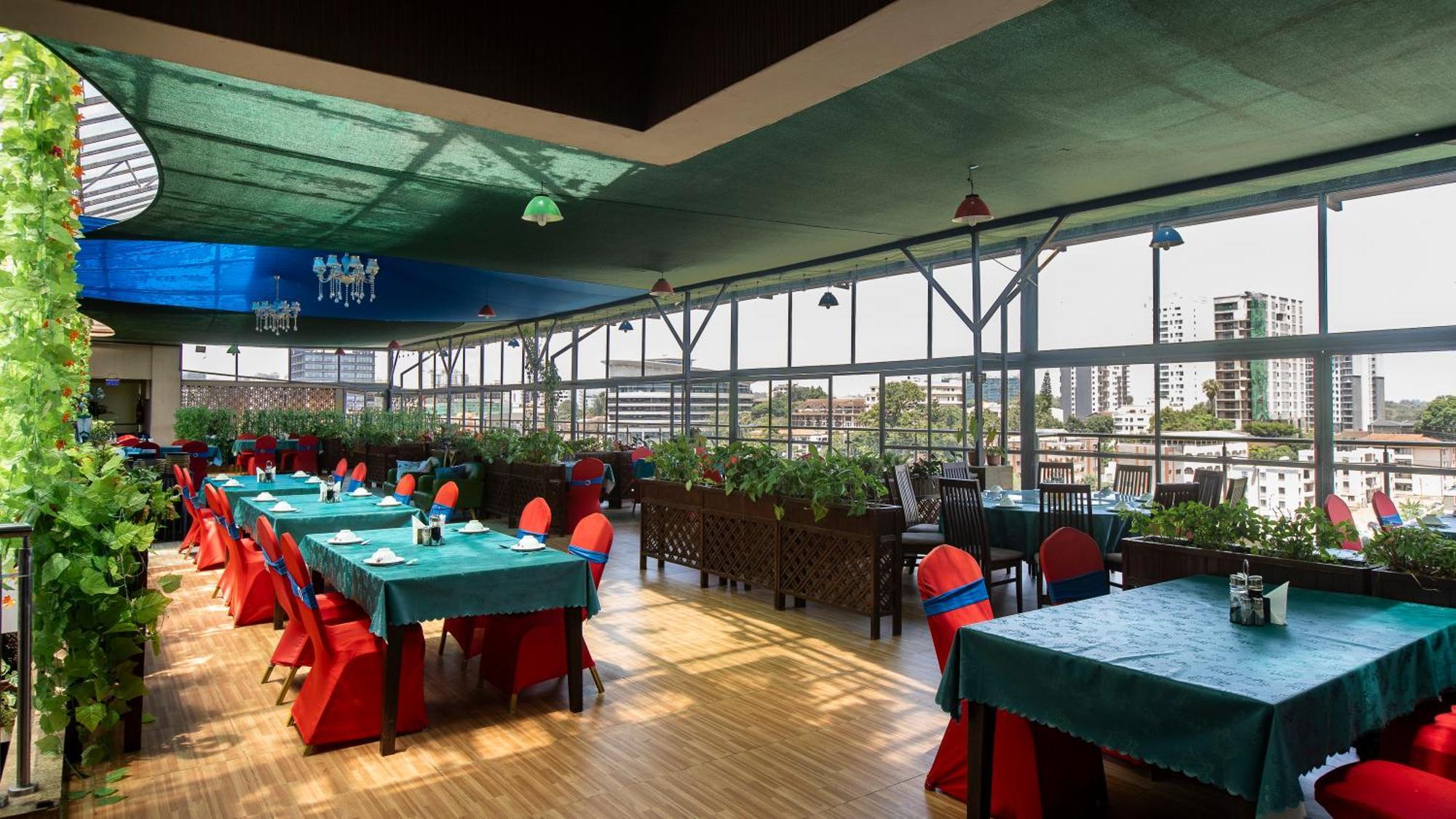 Hotel Lotos & Suites, 4*