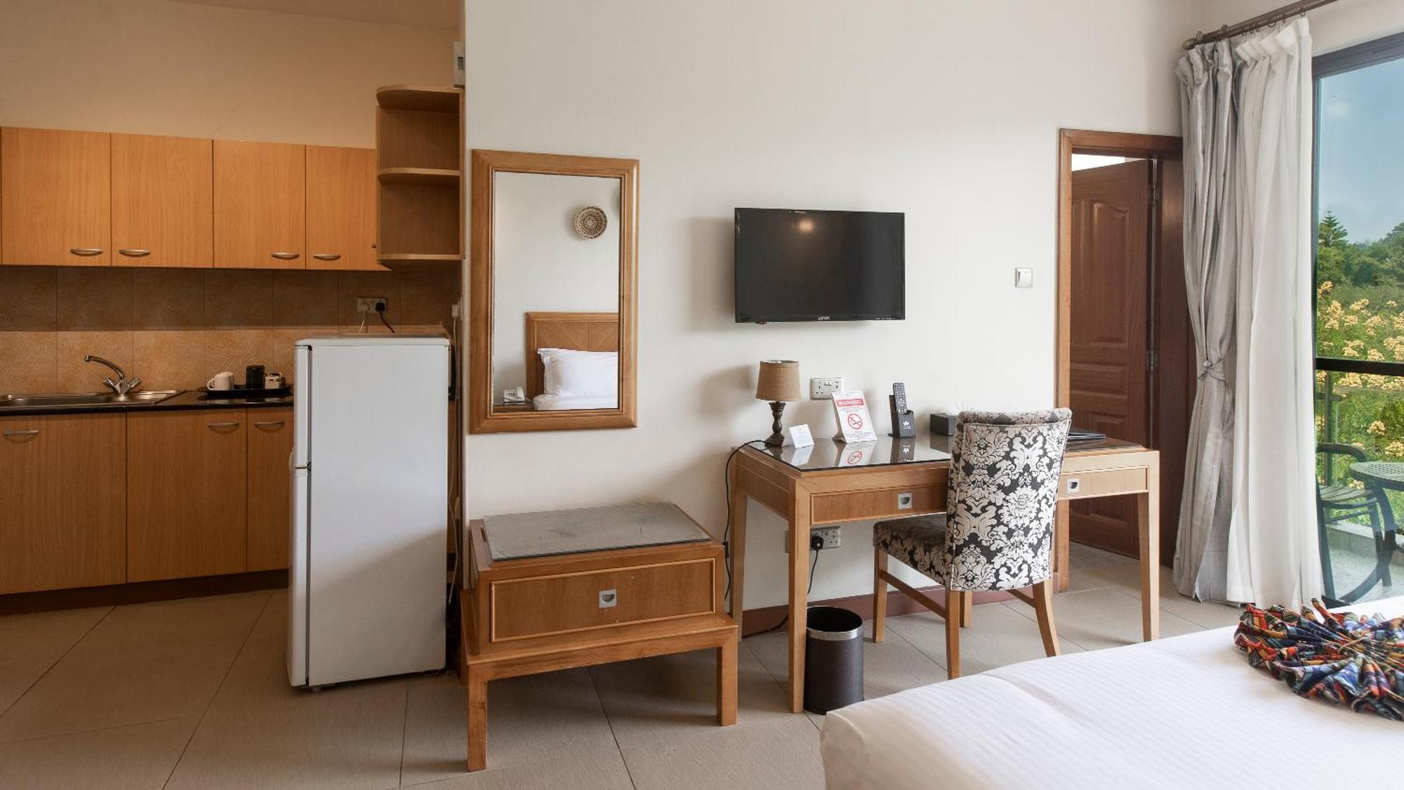 Lotos & Suites,