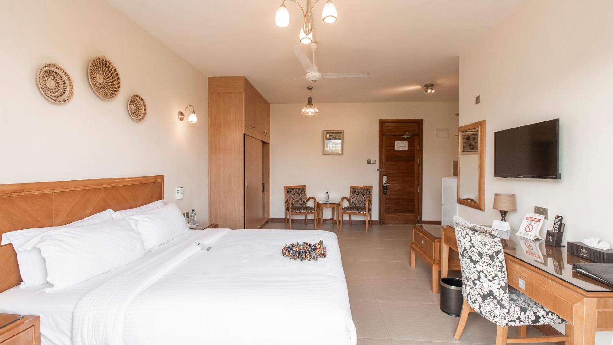 Hotel Lotos & Suites,