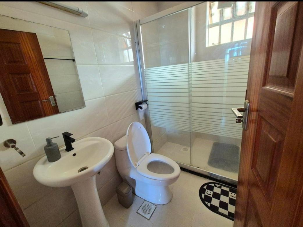 Rossyln Close To Village Market, Un And Two Rivers Mall * Nairobi