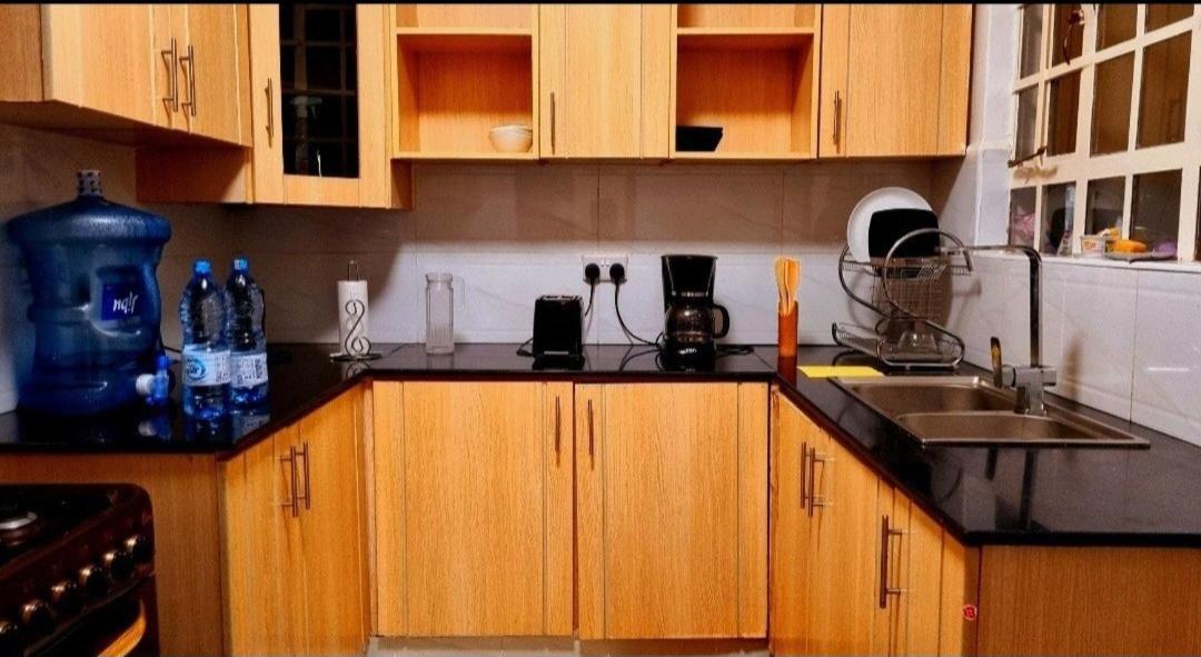 Rossyln Close To Village Market, Un And Two Rivers Mall *