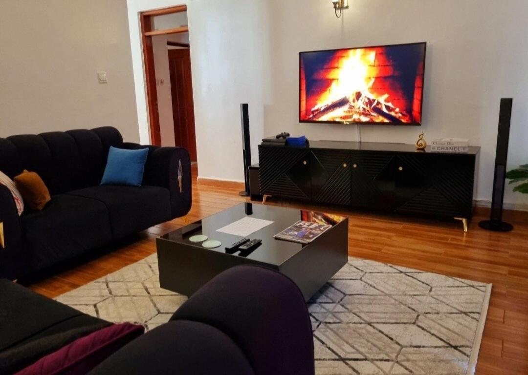 Rossyln Close To Village Market, Un And Two Rivers Mall
