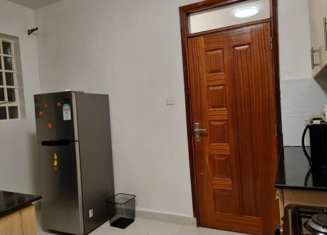 Rossyln Close To Village Market, Un And Two Rivers Mall Apartment *