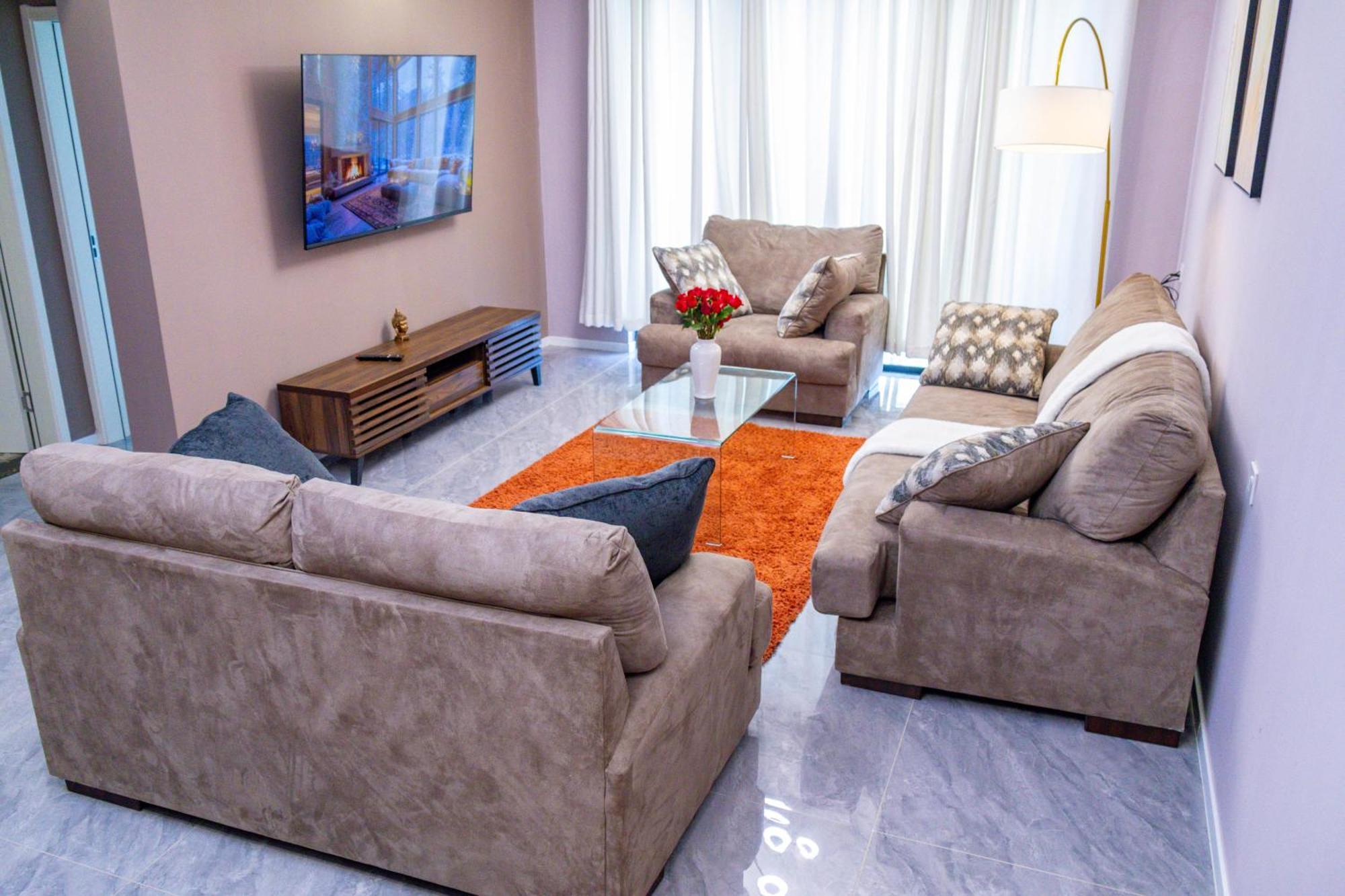 Alba Serviced With Balcony & Pool, Apartment