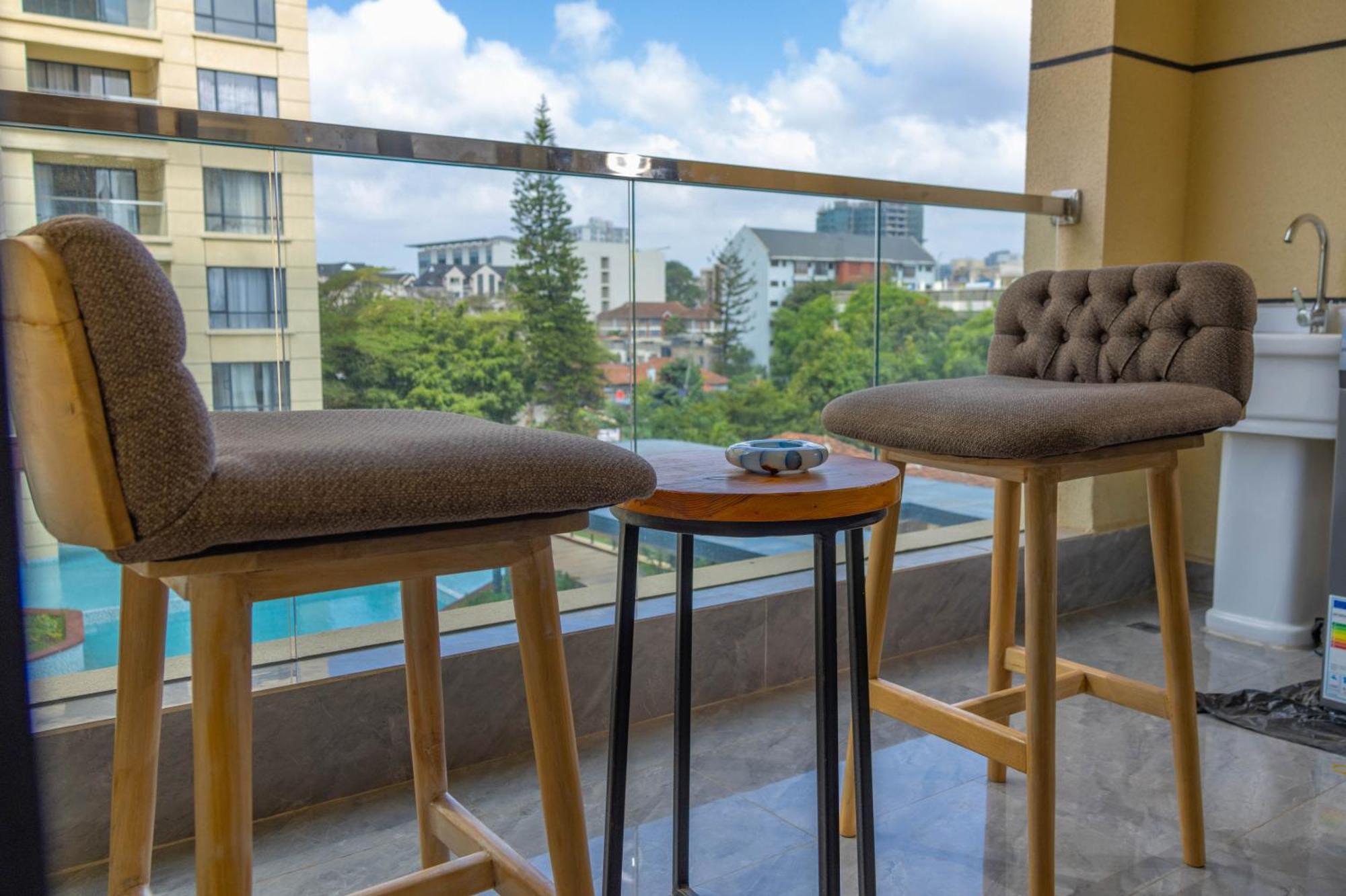 Alba Serviced With Balcony & Pool, * Nairobi