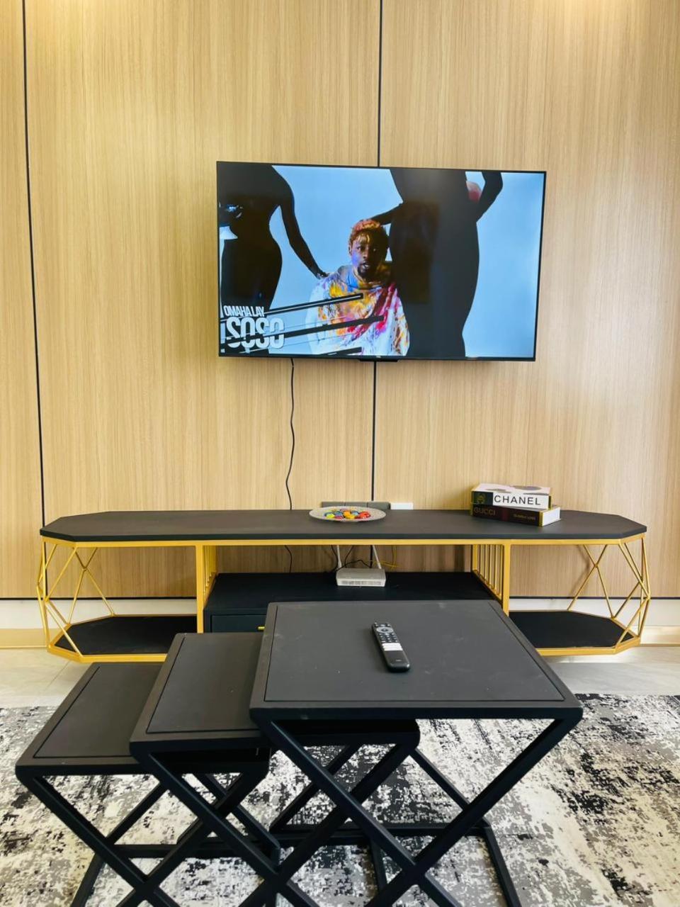A In Leshwa Apartment