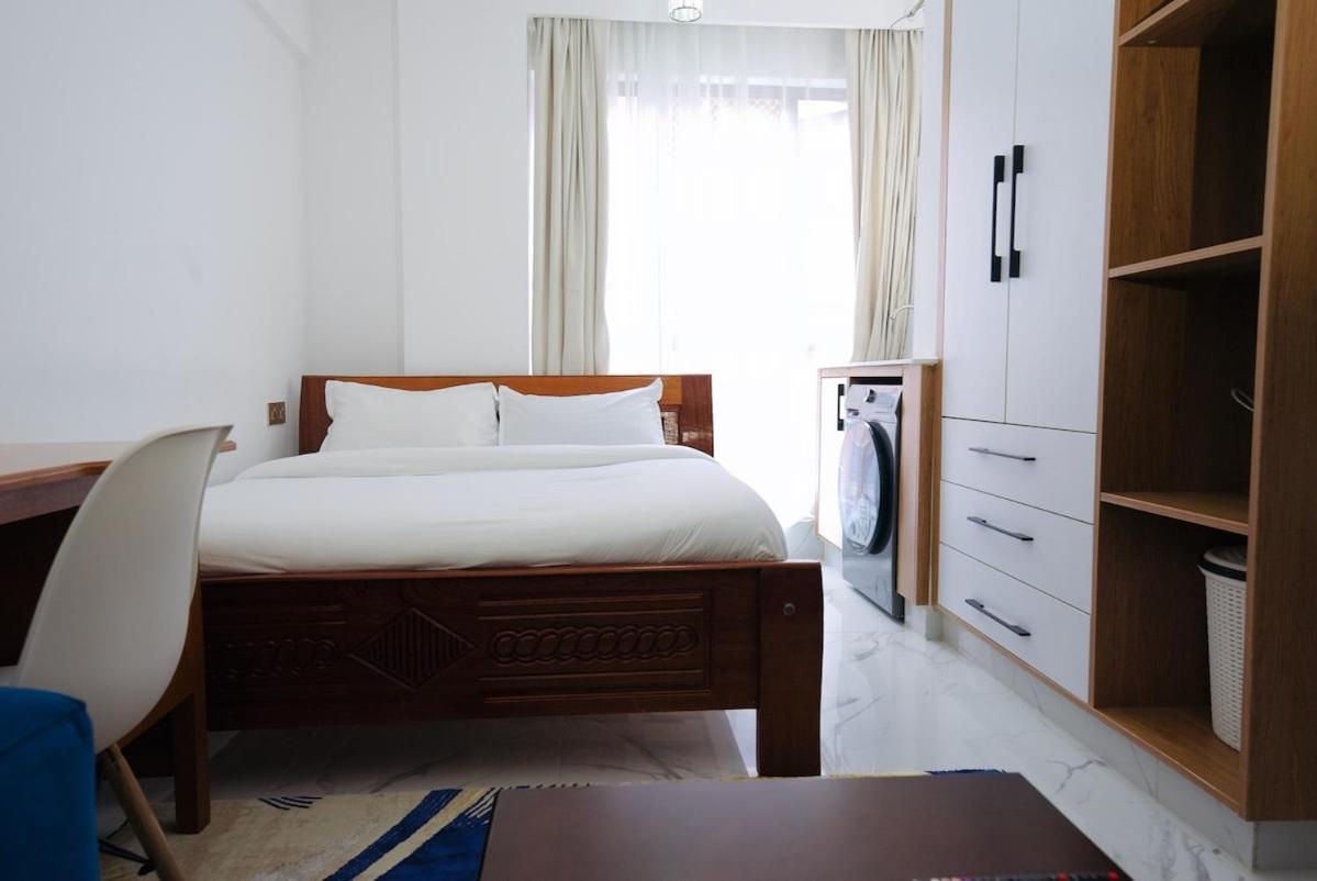 Opulent Haven In Kilimani, Yaya Center With A Gym Apartment