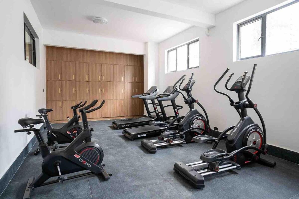Opulent Haven In Kilimani, Yaya Center With A Gym Apartment *